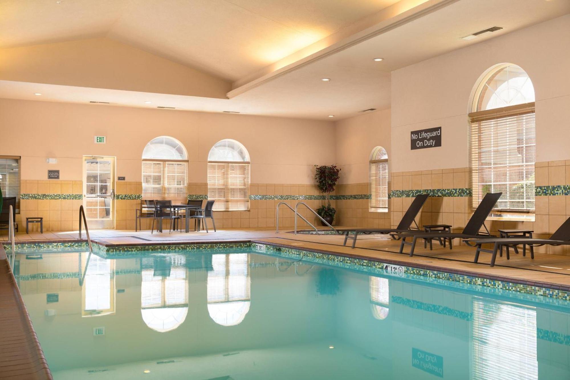 Residence Inn Kansas City Airport Экстерьер фото
